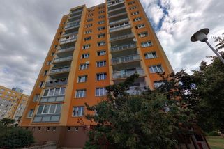 V Plzni skočil mladý muž z 11. patra - Novinky